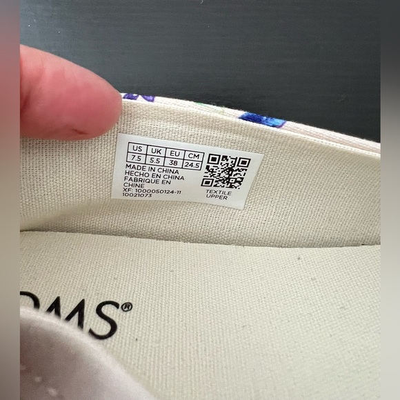 TOMS HUMMINGBIRD PRINT SHOES Pink Flat | Size: W7.5 - Picture 7 of 8